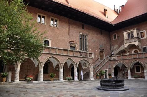 Zdjęcie dziedzińca w Collegium Maius 